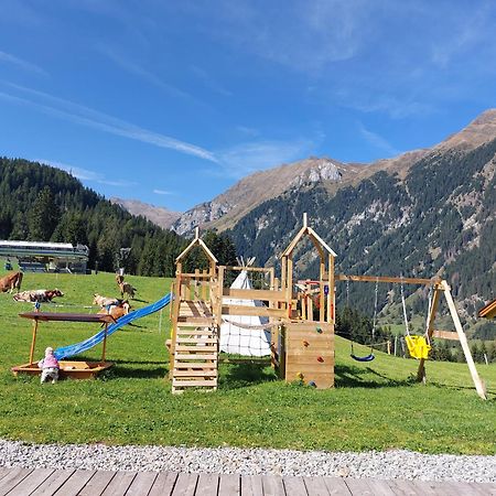 Blosegghof Bergchalets Waldblick Racines Bagian luar foto