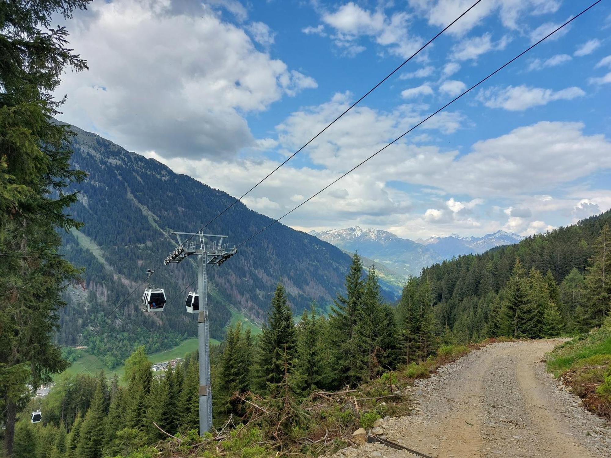 Blosegghof Bergchalets Waldblick Racines Bagian luar foto